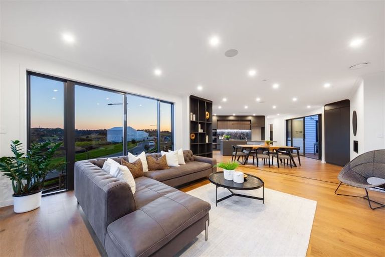 Photo of property in 3 Ridgelea Road, Long Bay, Albany, 0792