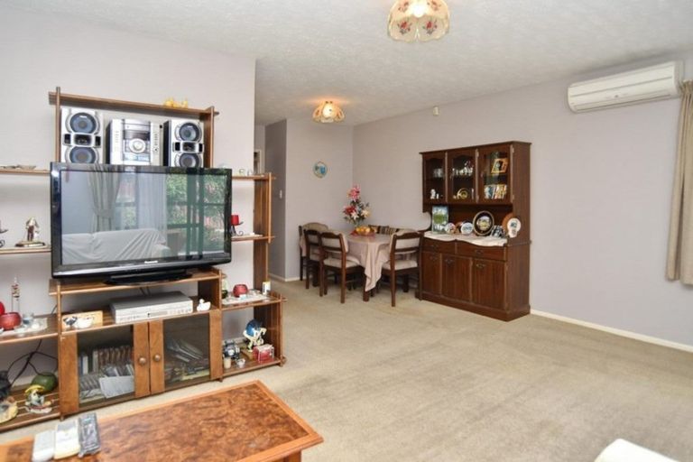 Photo of property in 2/6 Florance Place, Parklands, Christchurch, 8083