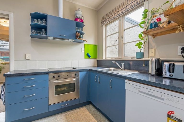 Photo of property in 8 Graham Place, West End, Palmerston North, 4410