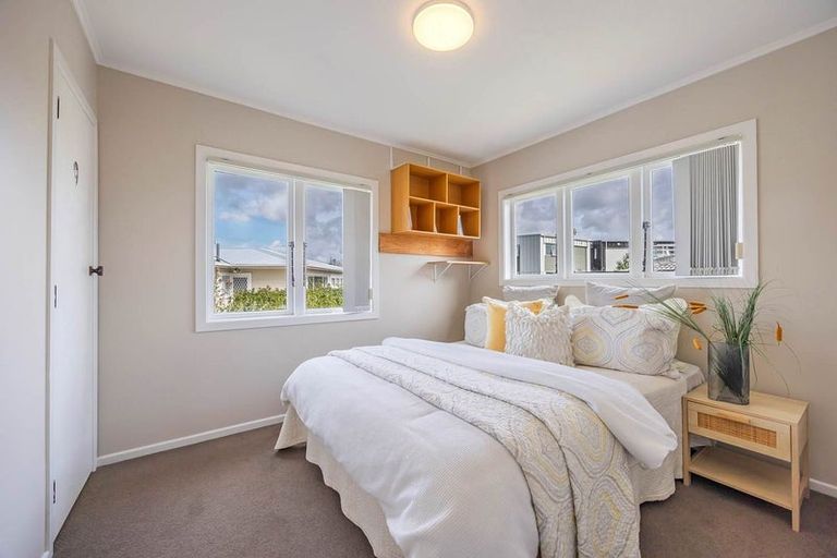 Photo of property in 1/46 College Road, Northcote, Auckland, 0627