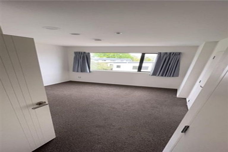 Photo of property in 17 Waru Lane, Te Atatu Peninsula, Auckland, 0610