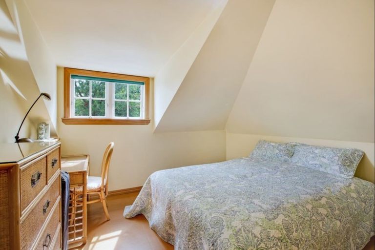 Photo of property in 36 Queen Street, Northcote Point, Auckland, 0627