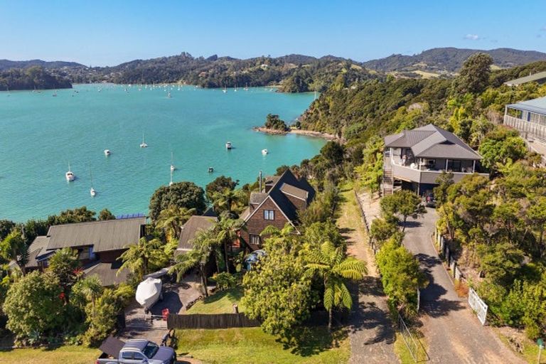 Photo of property in 10 Kaha Place, Russell, 0272