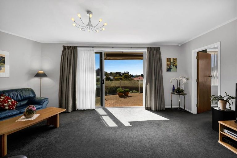 Photo of property in 42 Seaview Road, Marfell, New Plymouth, 4310