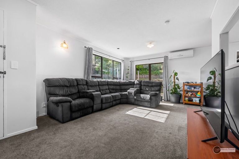 Photo of property in 112 Norana Road, Timberlea, Upper Hutt, 5018