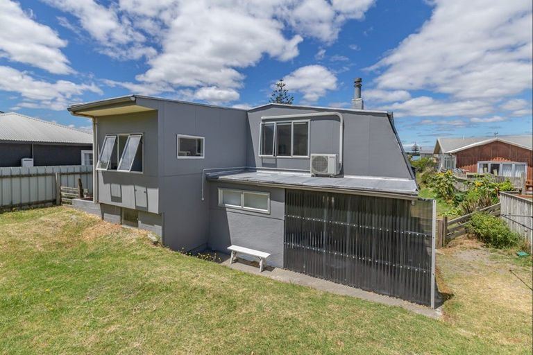 Photo of property in 14 Hunia Terrace, Himatangi Beach, Foxton, 4891