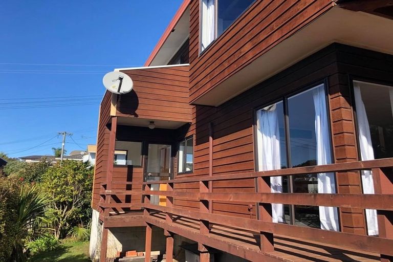 Photo of property in 1/989 Beach Road, Torbay, Auckland, 0630