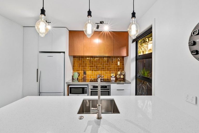 Photo of property in 14 Hamblyn Street, Strandon, New Plymouth, 4312