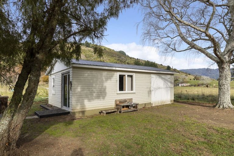 Photo of property in 1112 Queen Charlotte Drive, Linkwater, Picton, 7281
