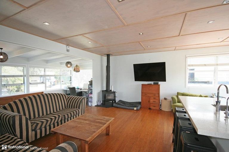Photo of property in 114 Chartwell Avenue, Whangamata, 3620