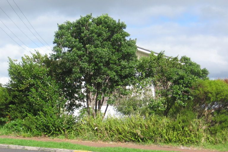 Photo of property in 2/70 West Coast Road, Glen Eden, Auckland, 0602