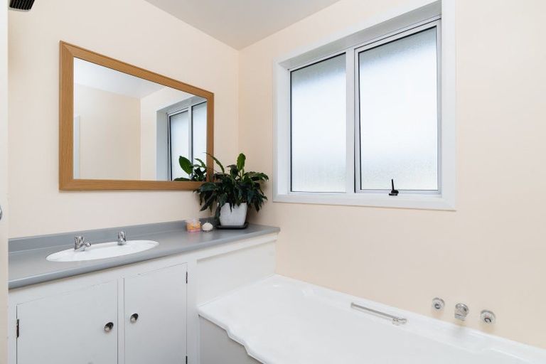 Photo of property in 1 Kinmont Crescent, Kinmont Park, Mosgiel, 9024