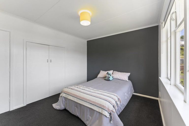 Photo of property in 2 Kopara Grove, Stokes Valley, Lower Hutt, 5019