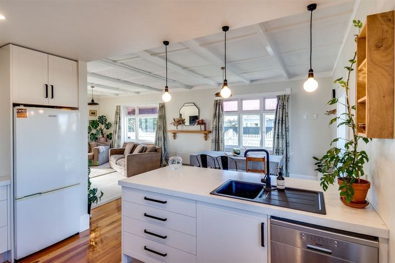 Photo of property in 1213 Caroline Road, Mayfair, Hastings, 4122