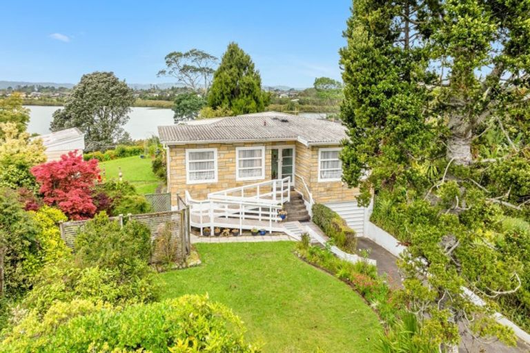 Photo of property in 14 Lucas Place, Weymouth, Auckland, 2103