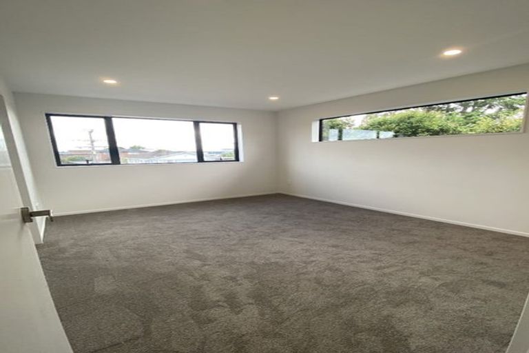 Photo of property in 9a Edwards Avenue, Henderson, Auckland, 0610