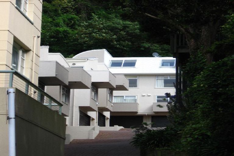 Photo of property in Fernhill Flats, 3/324 The Terrace, Te Aro, Wellington, 6011