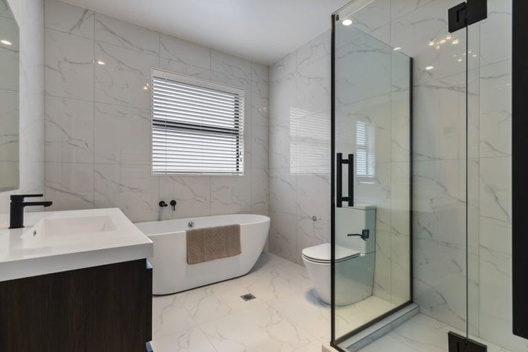 Photo of property in 146 Arran Point Parade, Orewa, 0931