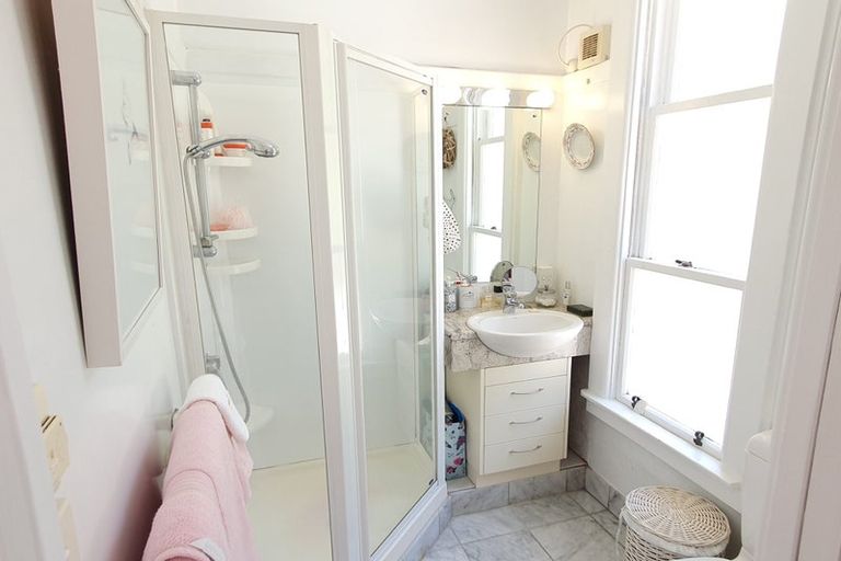 Photo of property in Inverleith House, 306 Oriental Parade, Oriental Bay, Wellington, 6011