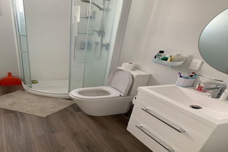 Photo of property in 29b Glanmire Road, Newlands, Wellington, 6037