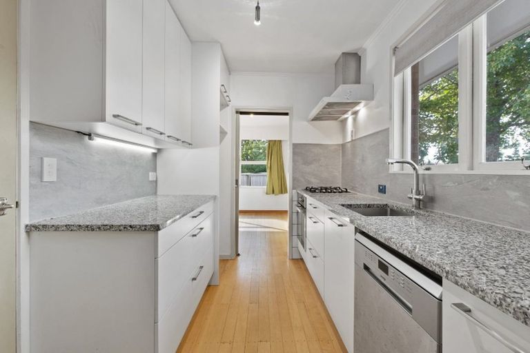 Photo of property in 1/22 Weatherly Road, Torbay, Auckland, 0630