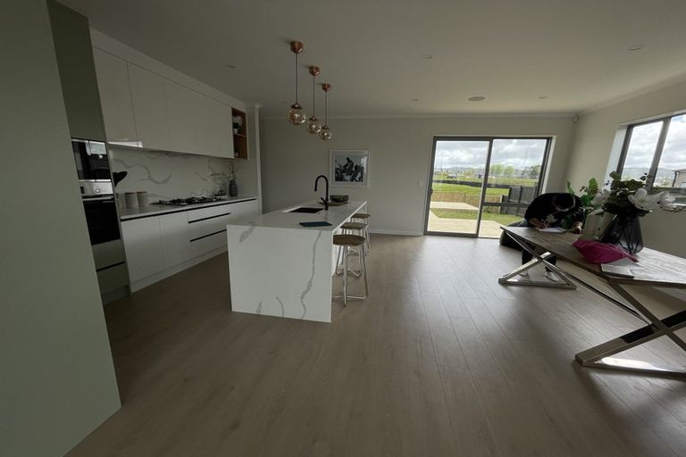 Photo of property in 40 Jane Maree Road, Kumeu, 0810