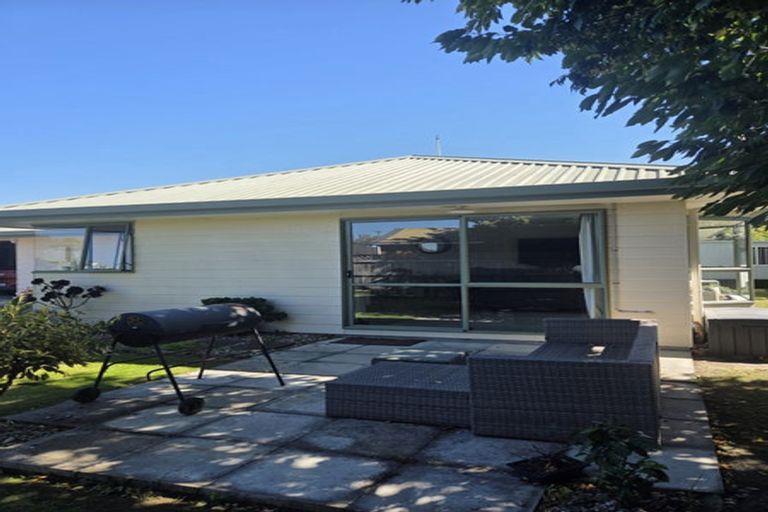 Photo of property in 2/75 Mclauchlan Street, Springlands, Blenheim, 7201