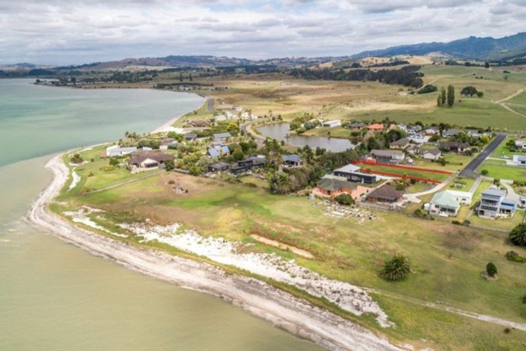 Photo of property in 16 Mylindas Road, Whakatiwai, Miranda, 2473