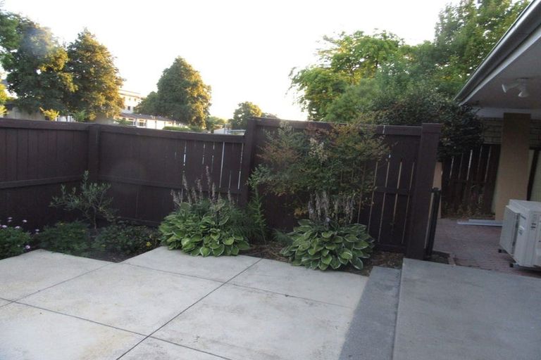 Photo of property in 2/21 Parkstone Avenue, Ilam, Christchurch, 8041