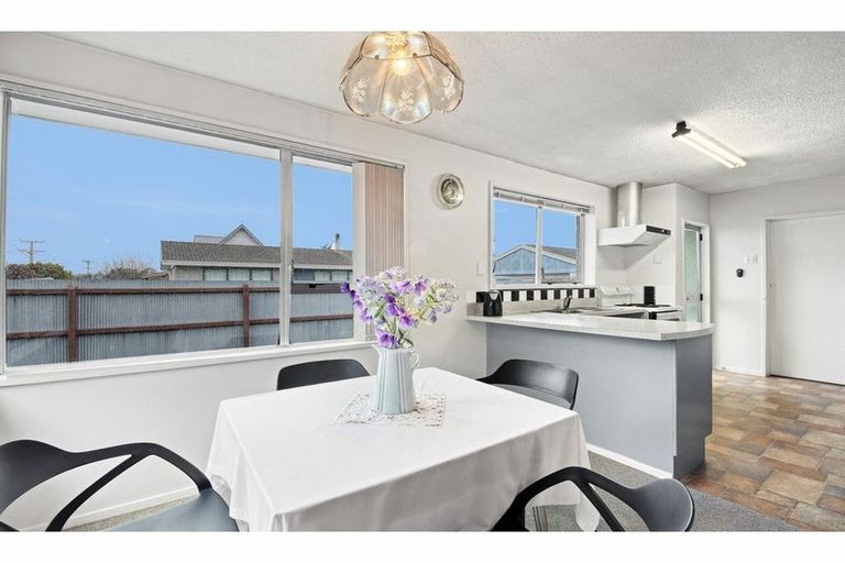 Photo of property in 13 Main North Road, Woodend, 7610