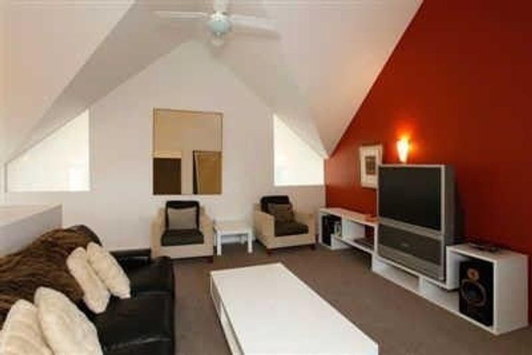 Photo of property in 276 Memorial Avenue, Burnside, Christchurch, 8053