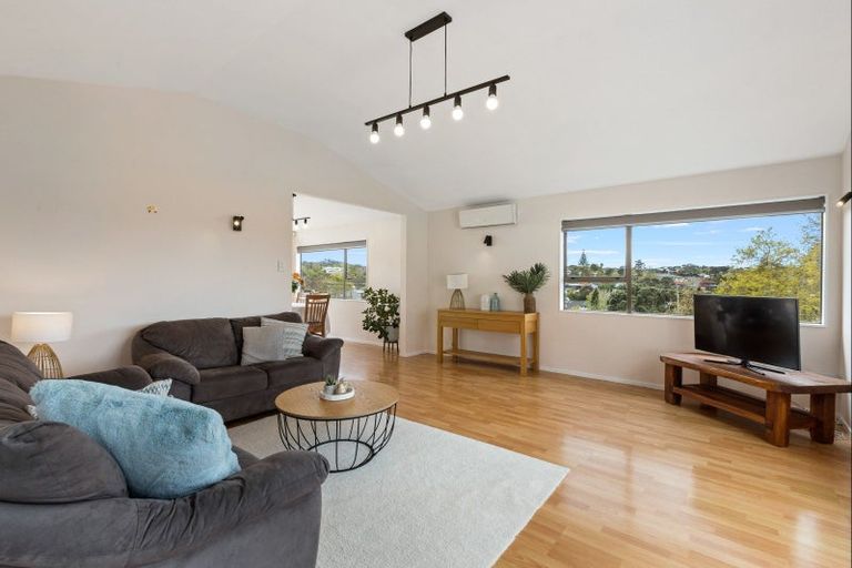 Photo of property in 1/92 Deep Creek Road, Torbay, Auckland, 0630