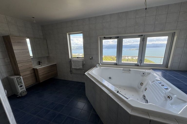 Photo of property in 14 Forbes Lane, Newlands, Wellington, 6037