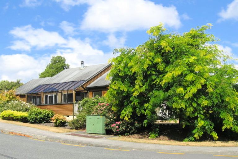 Photo of property in 2 Clearwater Terrace, Brown Owl, Upper Hutt, 5018