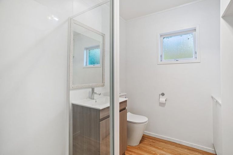 Photo of property in 28b Kathleen Street, Totara Vale, Auckland, 0627