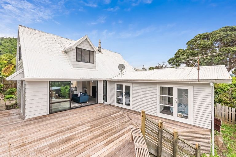 Photo of property in 50 Winara Avenue, Waikanae, 5036