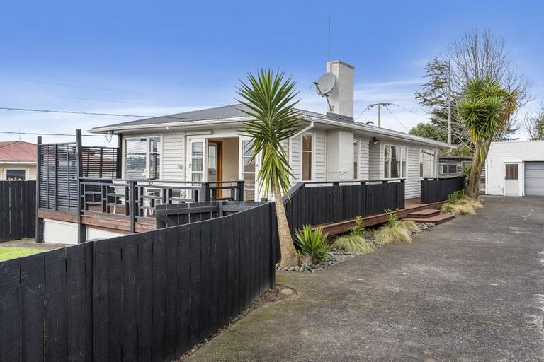 Photo of property in 5 Fairclough Road, Beach Haven, Auckland, 0626
