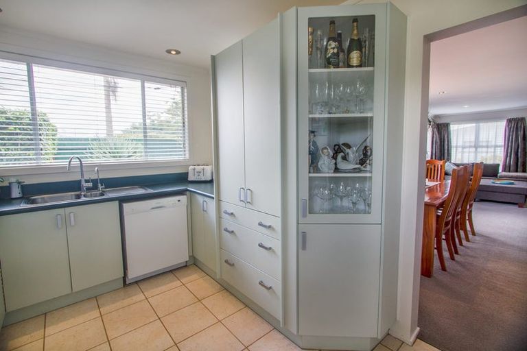 Photo of property in 1/296 Wairau Road, Glenfield, Auckland, 0629