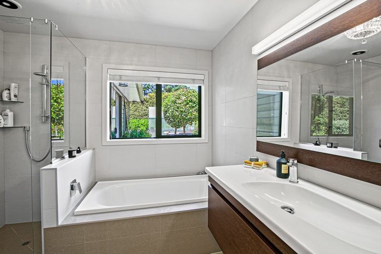 Photo of property in 36 Manutahi Road, Hillsborough, New Plymouth, 4372