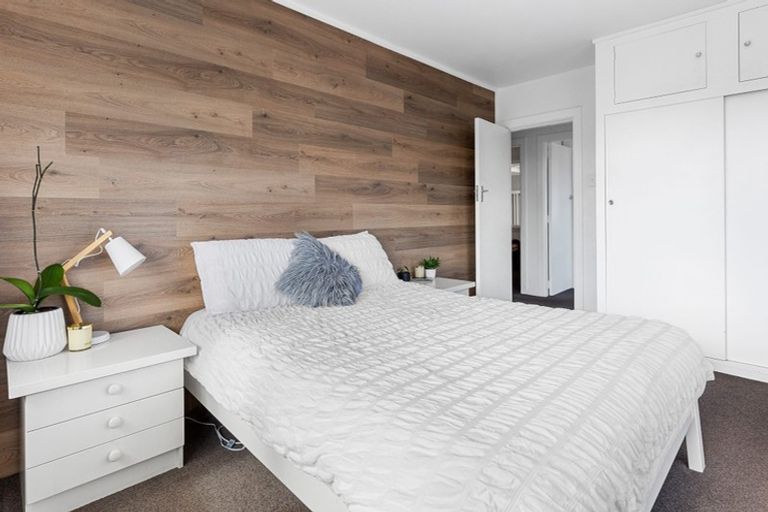 Photo of property in 16 Dinton Street, Russley, Christchurch, 8042