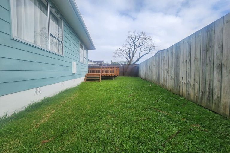 Photo of property in 1/34 Darren Crescent, Half Moon Bay, Auckland, 2012