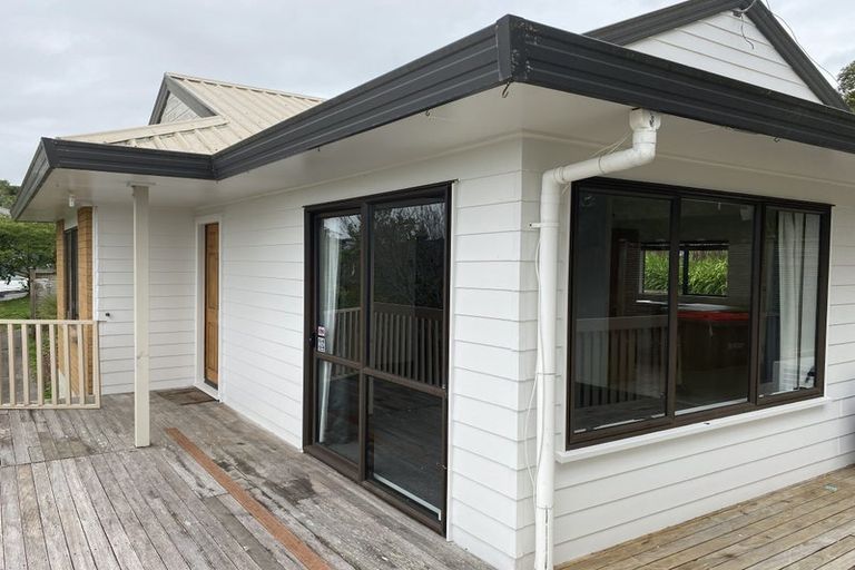 Photo of property in 9 Amery Place, West Harbour, Auckland, 0618