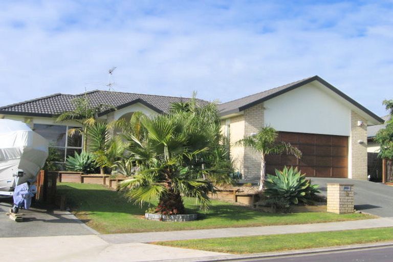 Photo of property in 8 Moycullien Lane, East Tamaki Heights, Auckland, 2016