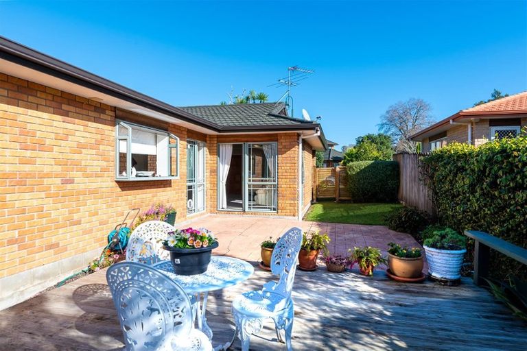 Photo of property in 8 Ryehill Close, New Lynn, Auckland, 0600