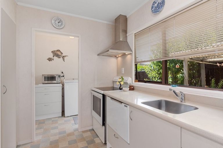 Photo of property in 2/6 Philson Terrace, Browns Bay, Auckland, 0630