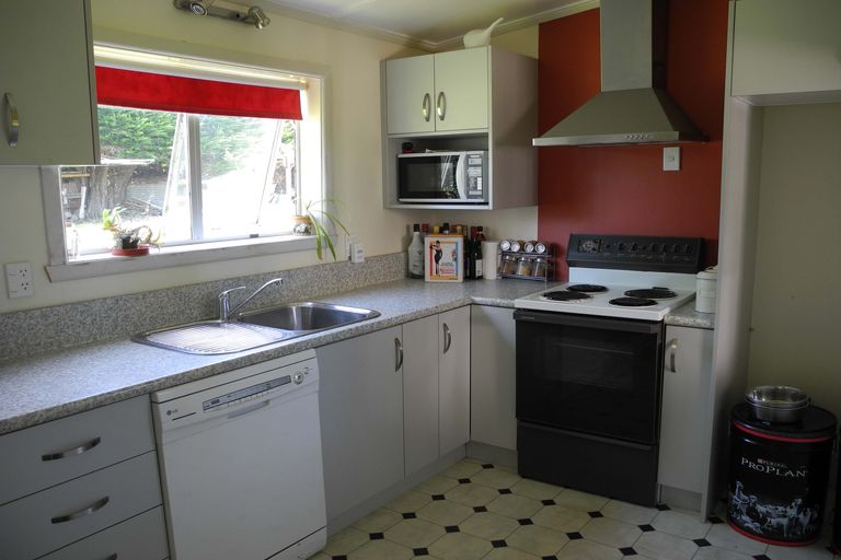 Photo of property in 13 Queens Terrace, Waimate, 7978