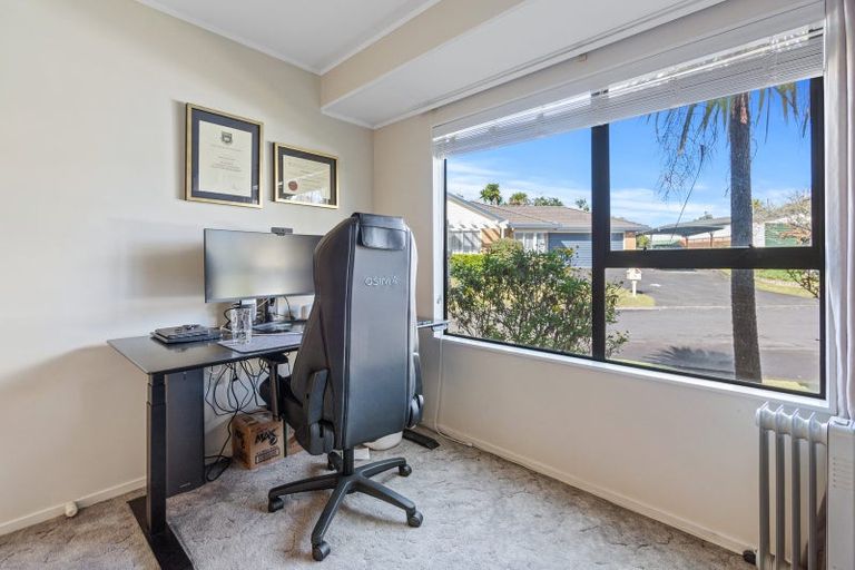 Photo of property in 9 Wyatt Place, Glendene, Auckland, 0602