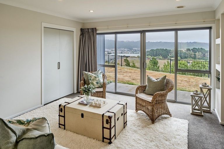 Photo of property in 2 Hauroko Glen, Aotea, Porirua, 5024