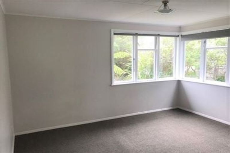 Photo of property in 16 Durham Street, Cannons Creek, Porirua, 5024