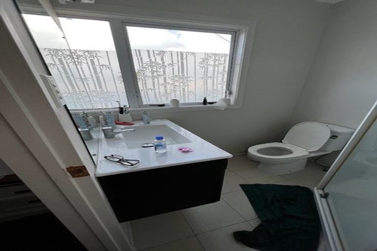 Photo of property in 1/728 Beach Road, Browns Bay, Auckland, 0630